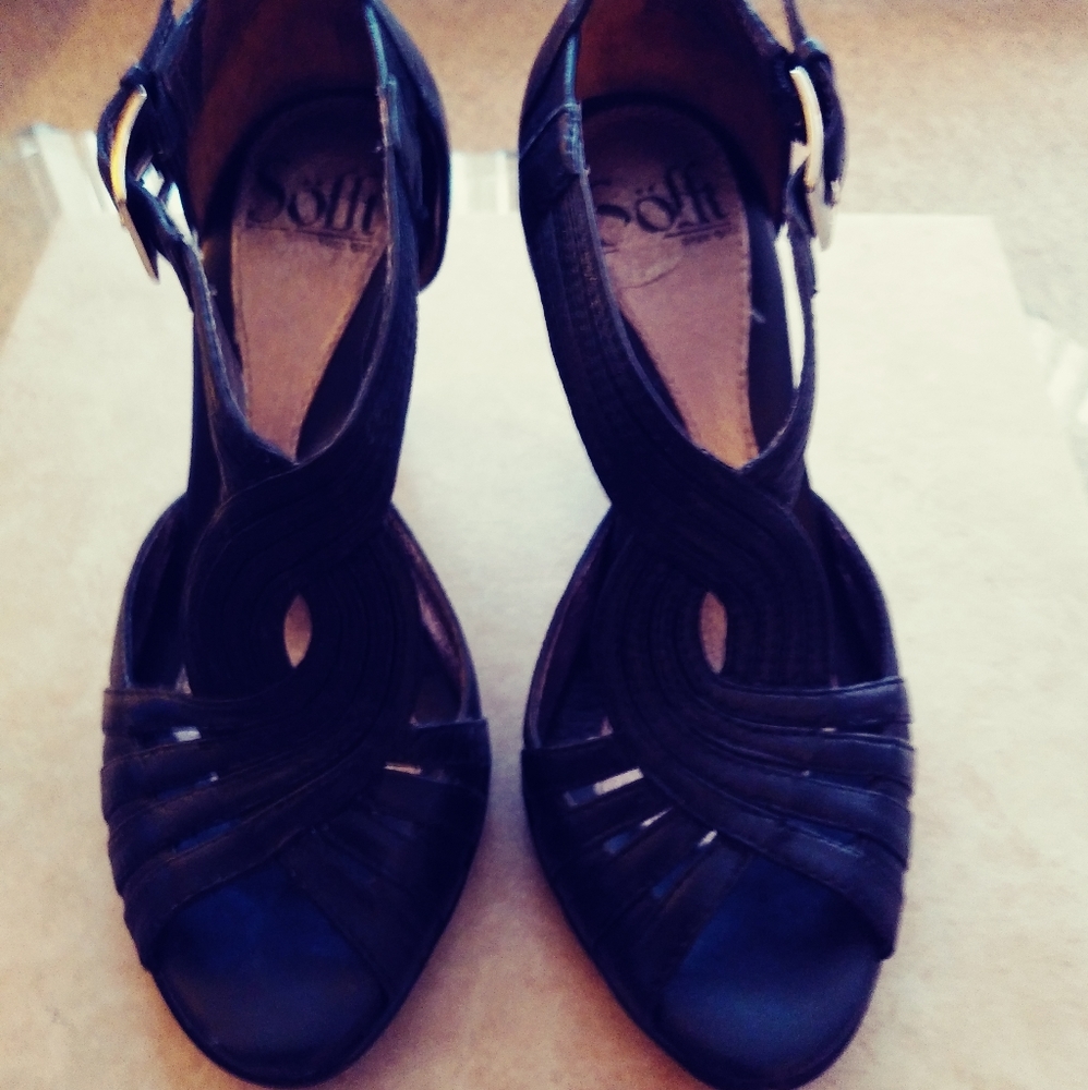 Black Soft Shoes Size 4. Good Condition.